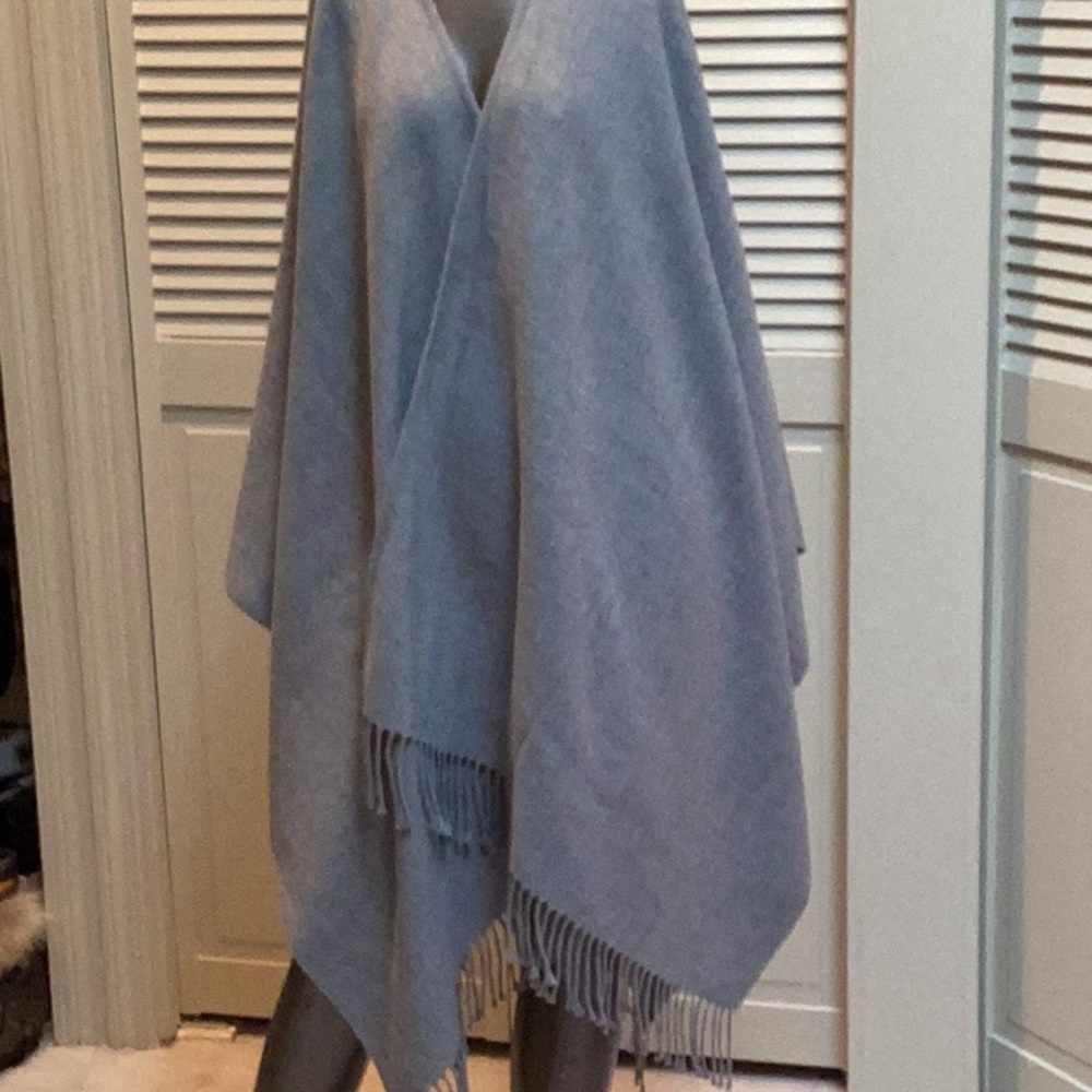 Gray Acrylic Wrap - image 1